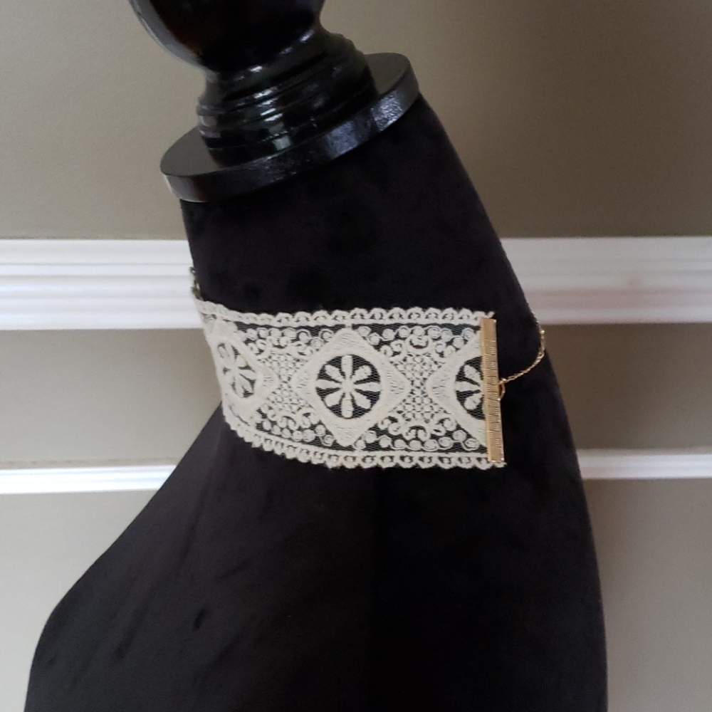 Lace Choker Necklace - Picture 2 of 3